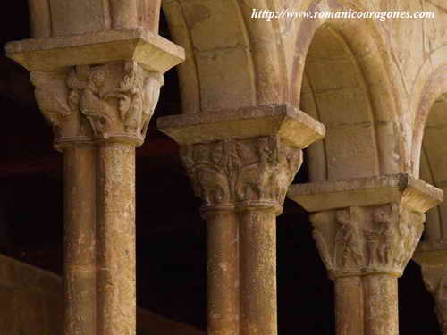 DETALLE CAPITELES DEL CLAUSTRO SUPERIOR